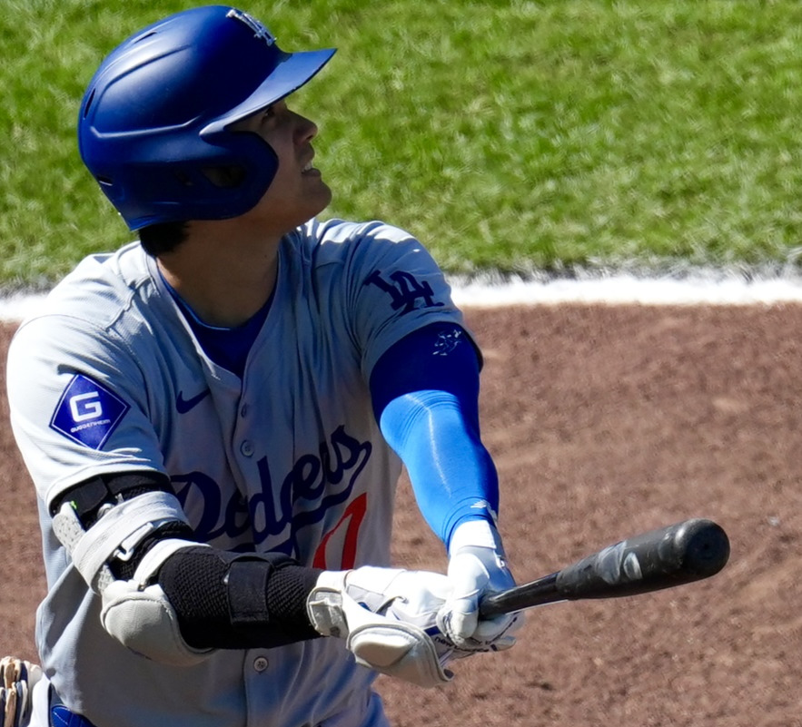 ジャイアンツ対ドジャース　3回表ドジャース1死、中越え本塁打を放つ大谷（撮影・横山健太）