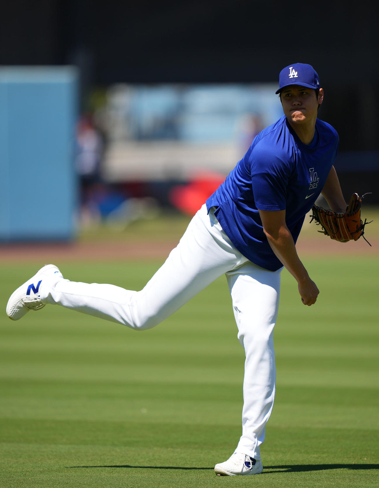 ドジャース対ダイヤモンドバックス　キャッチボールをするドジャース大谷（撮影・横山健太）