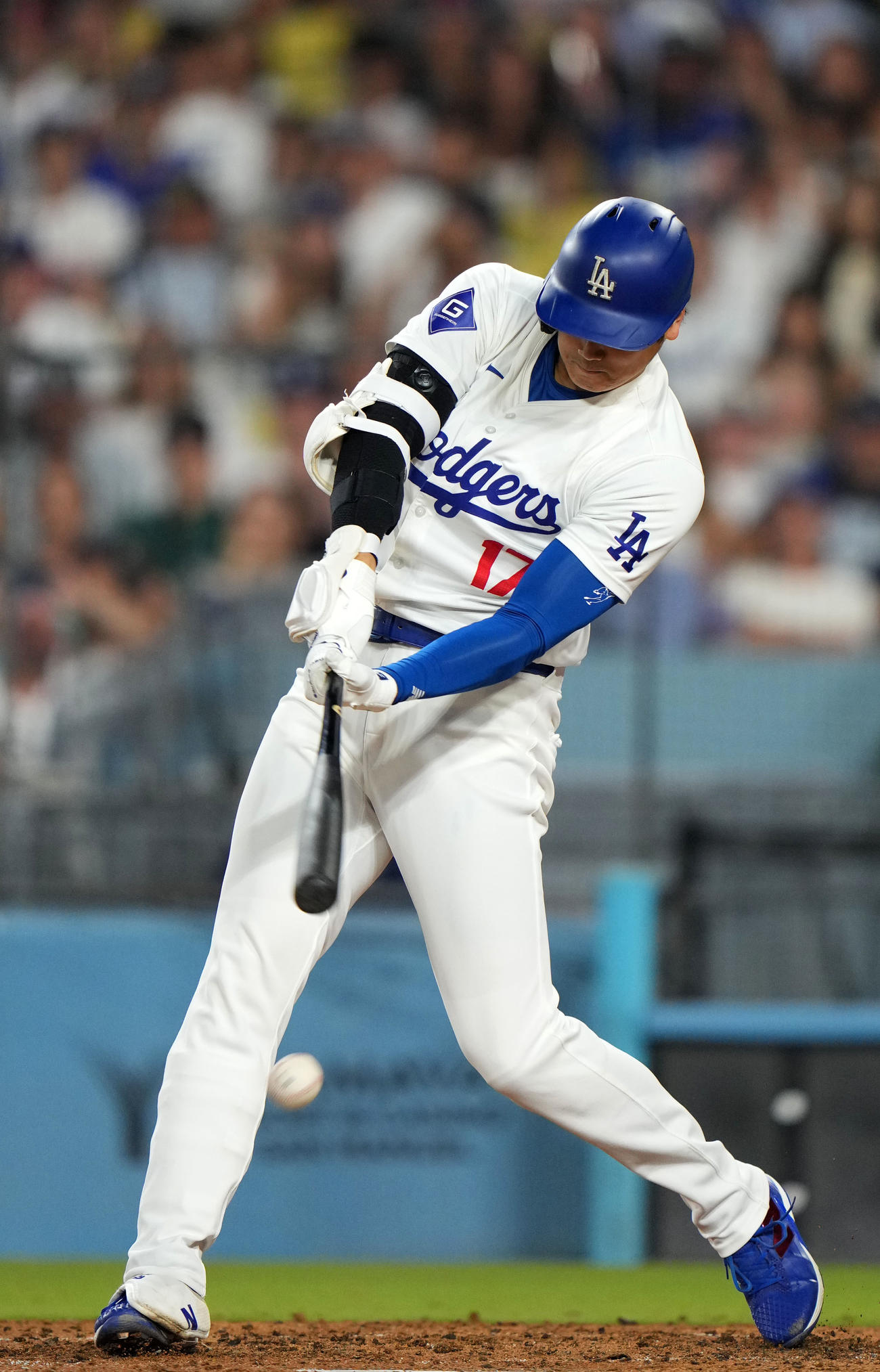 ドジャース対ブルワーズ　8回裏ドジャース1死一、二塁、一ゴロに倒れる大谷（撮影・横山健太）