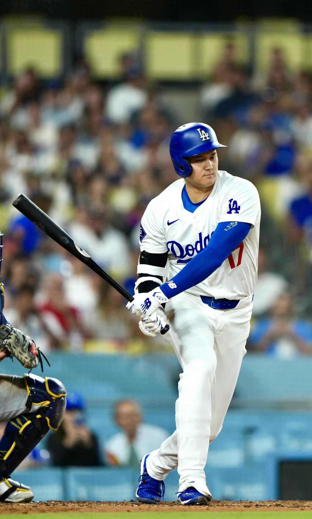 ドジャース対ブルワーズ　4回裏ドジャース2死一塁、三振に倒れる大谷（撮影・横山健太）