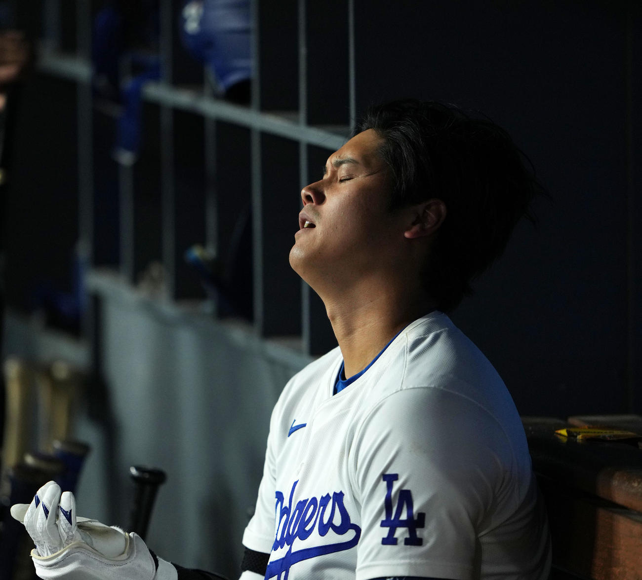 ドジャース対ブルワーズ　7回裏ドジャース1死、左飛に倒れ悔しげな表情を浮かべる大谷（撮影・横山健太）