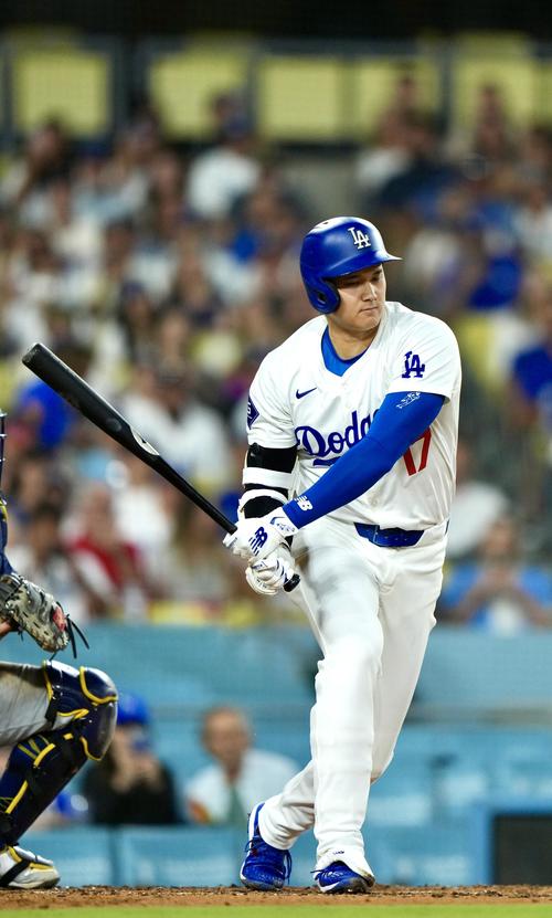 ドジャース対ブルワーズ 4回裏ドジャース2死一塁、三振に倒れる大谷(撮影・横山健太)