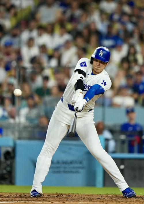 ドジャース対ブルワーズ 7回裏ドジャース1死、左飛に倒れる大谷(撮影・横山健太)