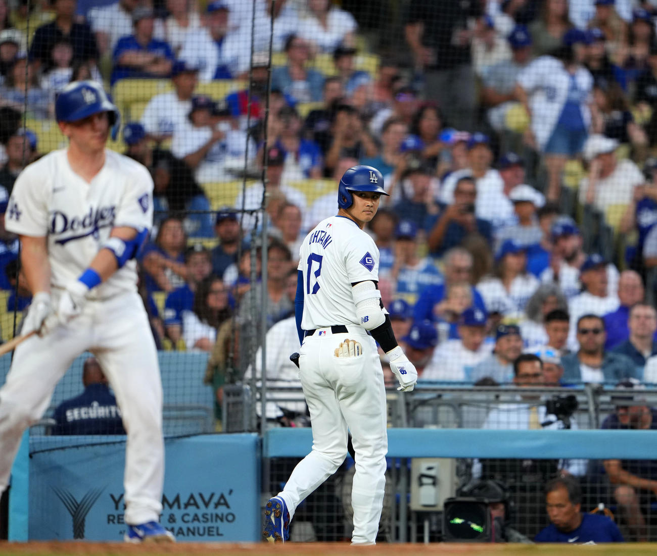 ドジャース対ブルワーズ　3回裏ドジャース無死、見逃し三振に倒れベンチへ引き揚げる大谷（2024年7月5日撮影）
