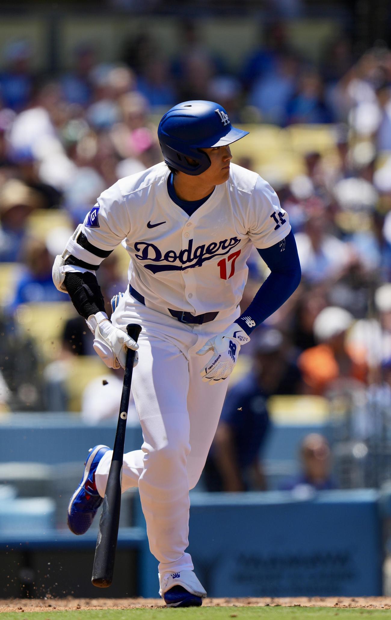 ドジャース対ブルワーズ　3回裏ドジャース1死、中前打を放つ大谷（撮影・横山健太）