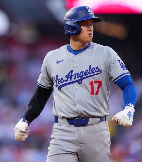 フィリーズ対ドジャース　3回表ドジャース1死、左前打を放ち出塁する大谷（撮影・横山健太）