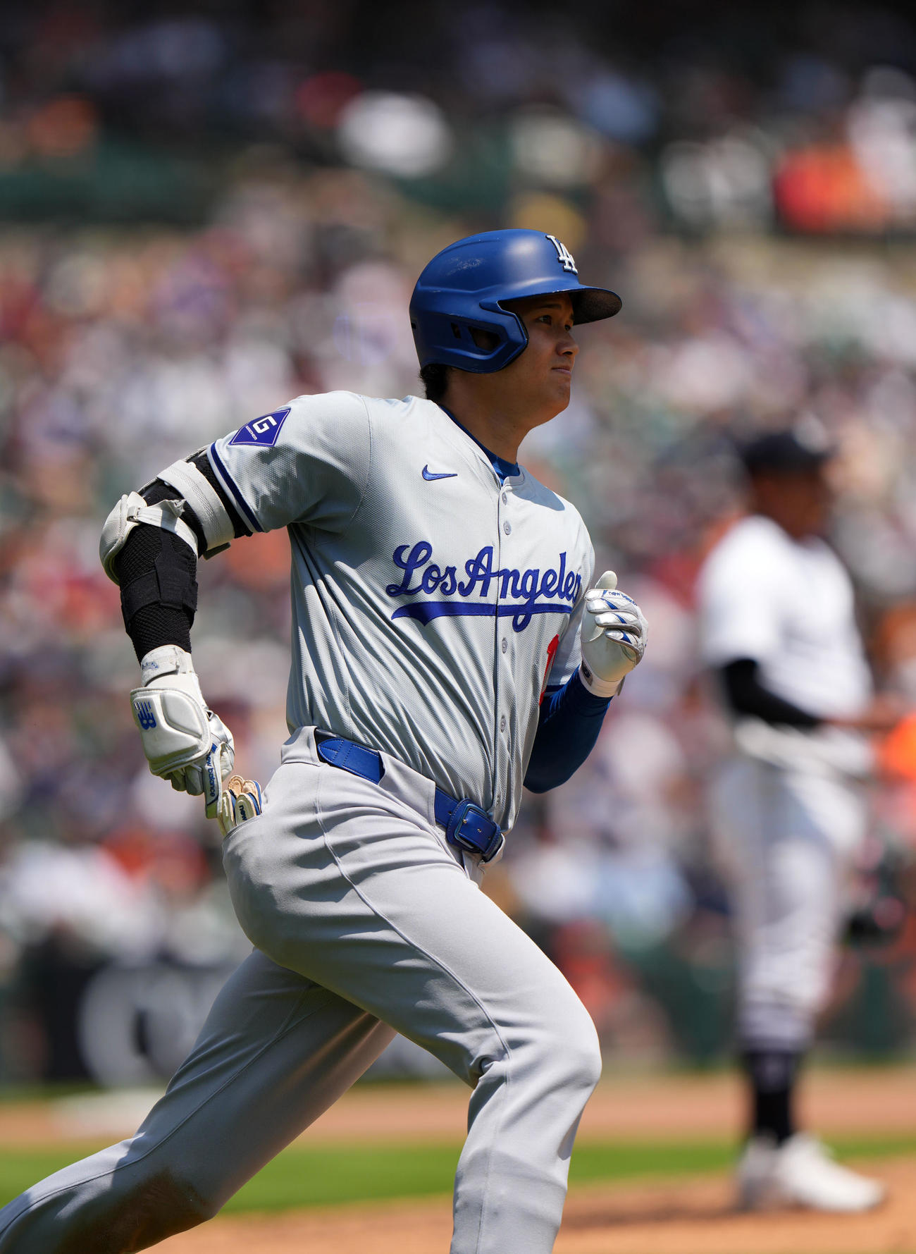 タイガース対ドジャース　5回表ドジャース無死、米国通算200号となる右越え本塁打を放つ大谷（撮影・横山健太）