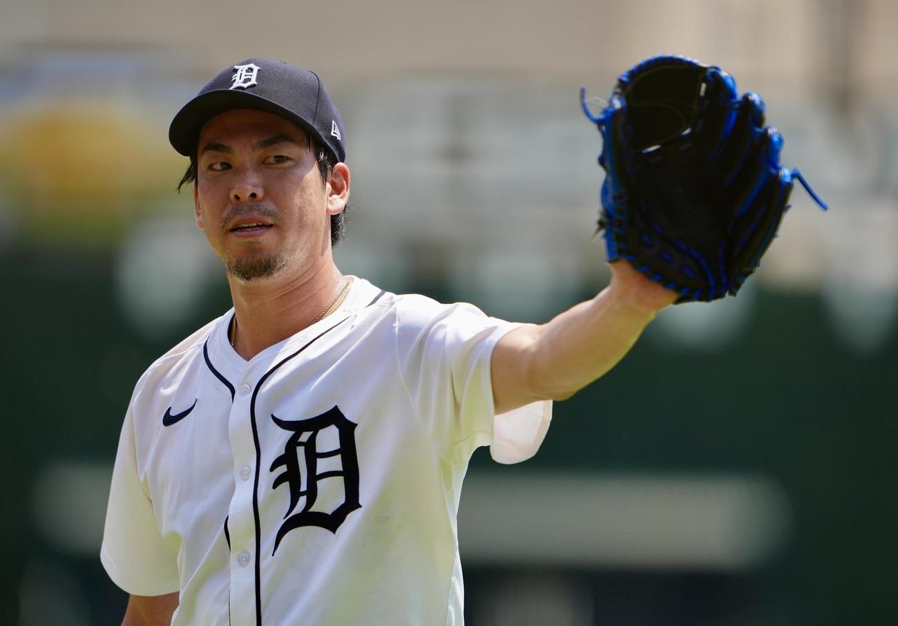 タイガース対ドジャース　4回表を無失点に抑え声援に応えるタイガース前田（撮影・横山健太）