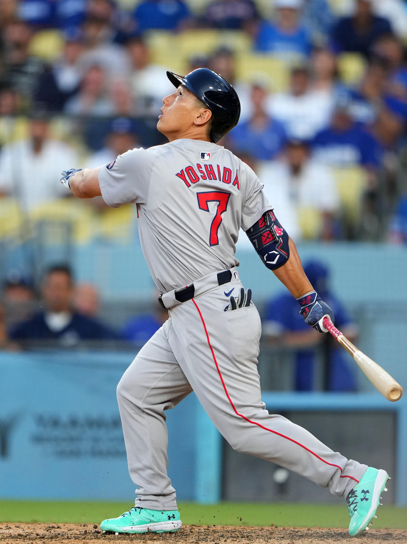 ドジャース対レッドソックス　11回表レッドソックス2死一、二塁、三飛に倒れる吉田（撮影・横山健太）