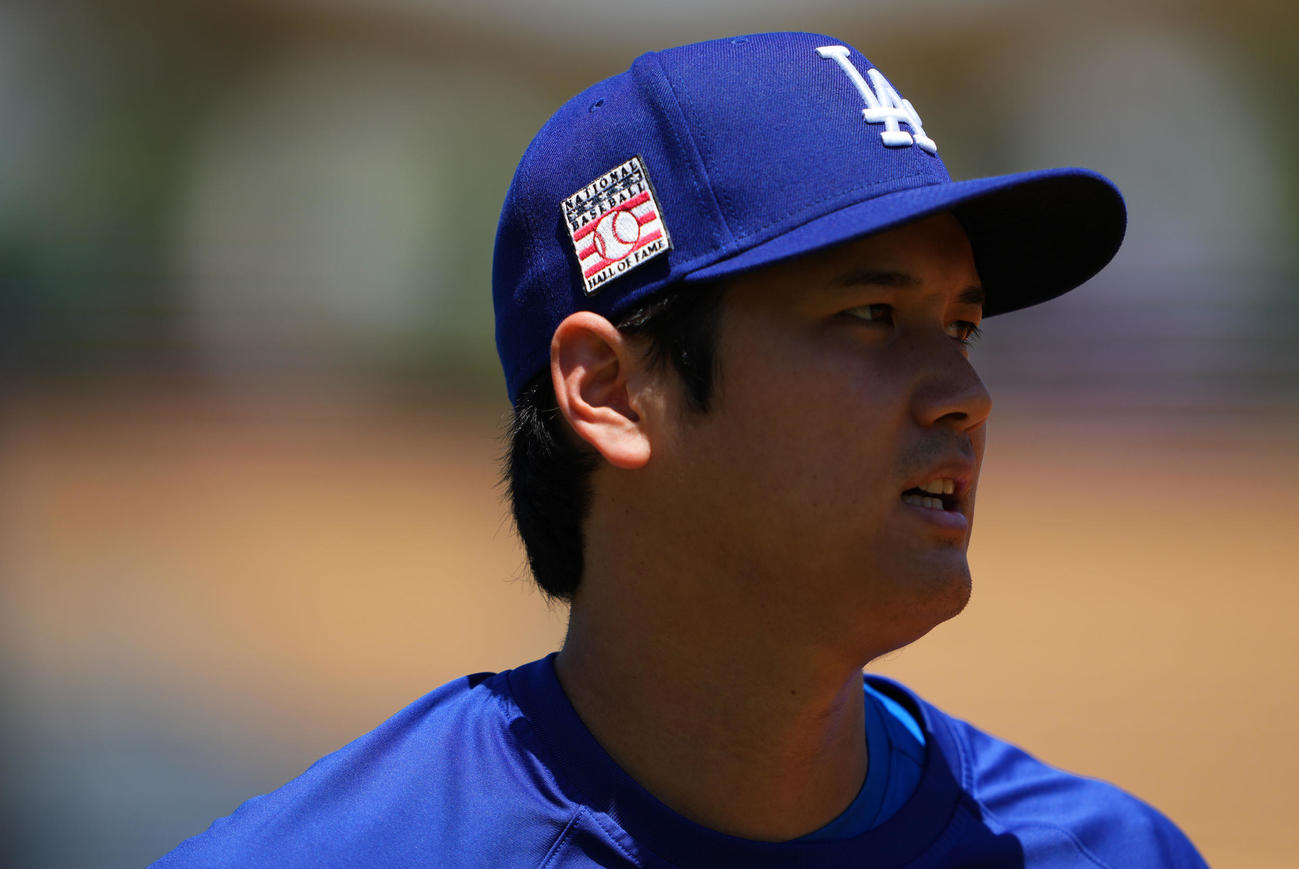 ドジャース対レッドソックス　キャッチボールを終え引き揚げるドジャース大谷（撮影・横山健太）