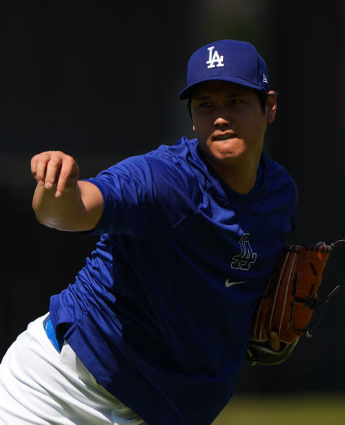 ドジャース対ジャイアンツ　キャッチボールをするドジャース大谷（撮影・横山健太）