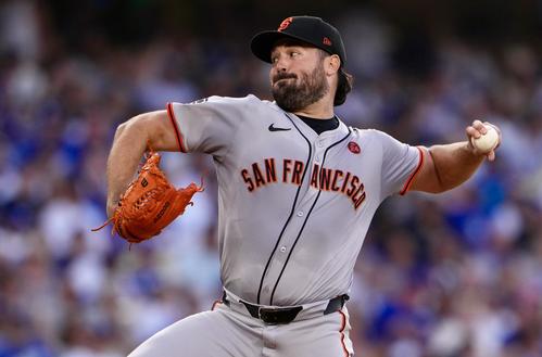 ドジャース対ジャイアンツ 力投するジャイアンツ先発のレイ(撮影・横山健太)