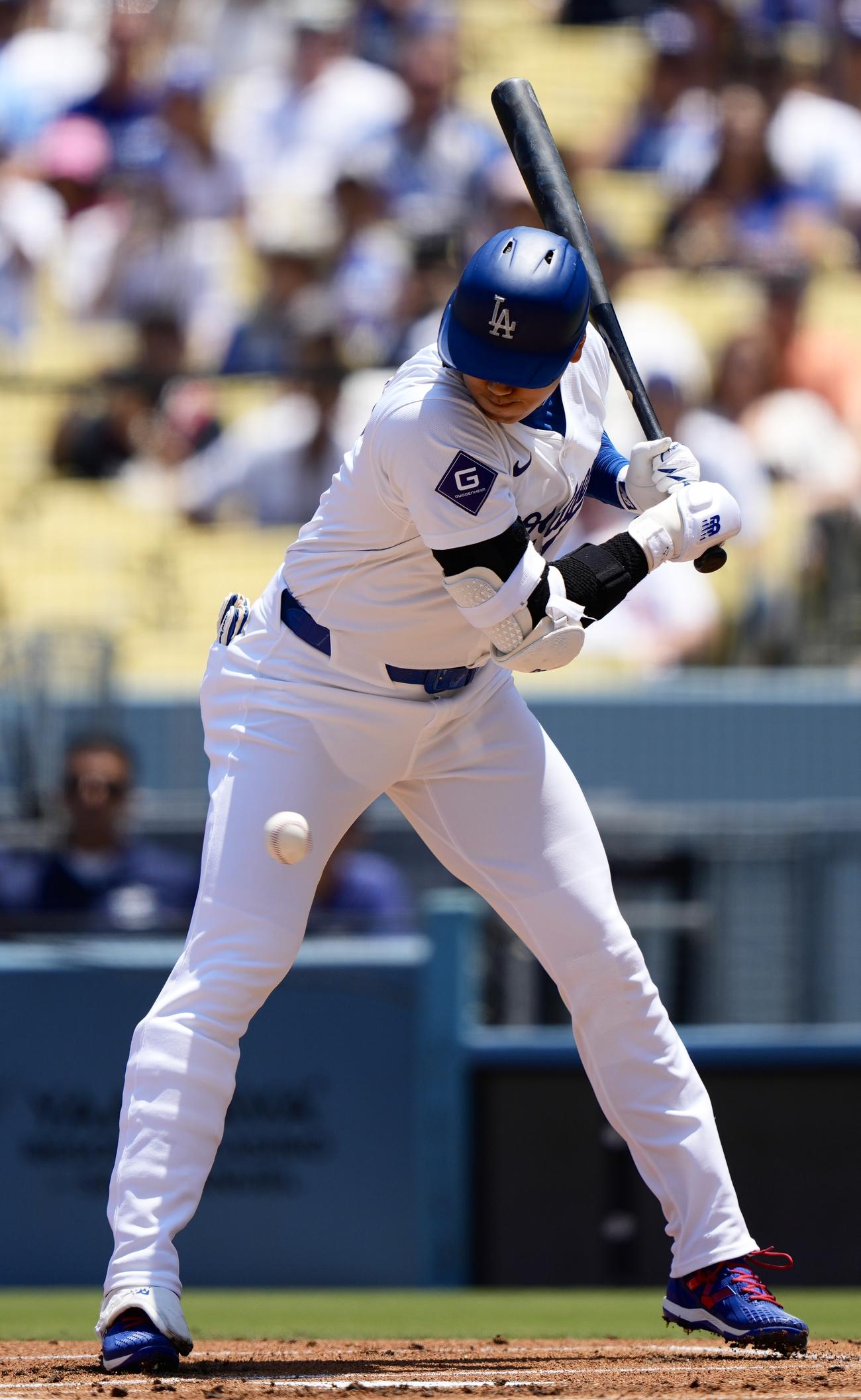 ドジャース対ジャイアンツ　1回裏ドジャース無死、四球で出塁する大谷（撮影・横山健太）