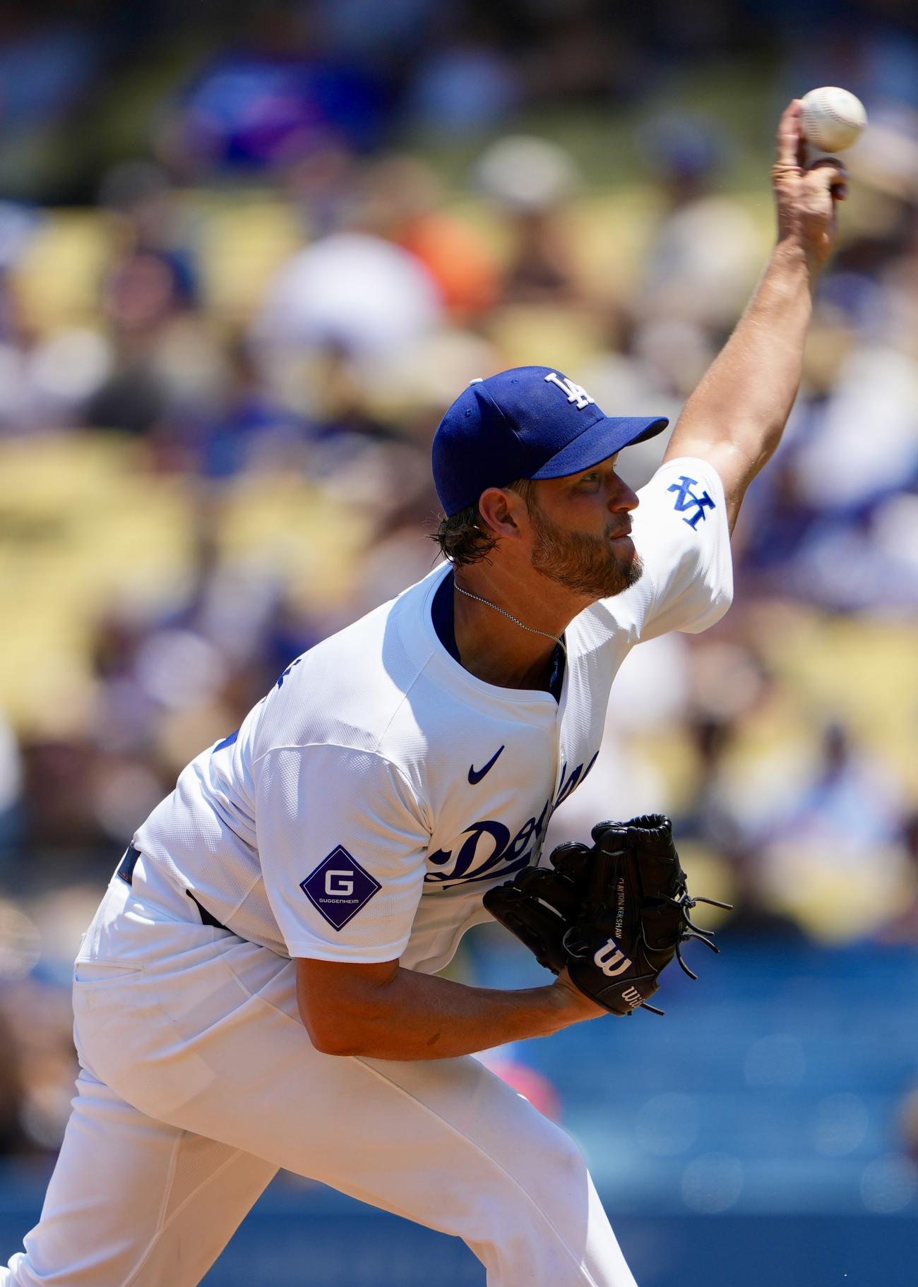 ドジャース対ジャイアンツ　力投するドジャース先発のカーショー＝2024年7月25日（撮影・横山健太）