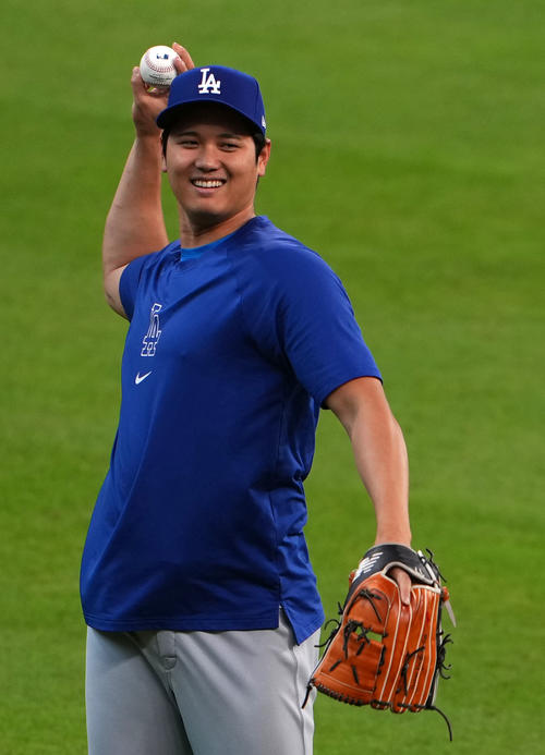 アストロズ対ドジャース　キャッチボールをするドジャース大谷（撮影・横山健太）
