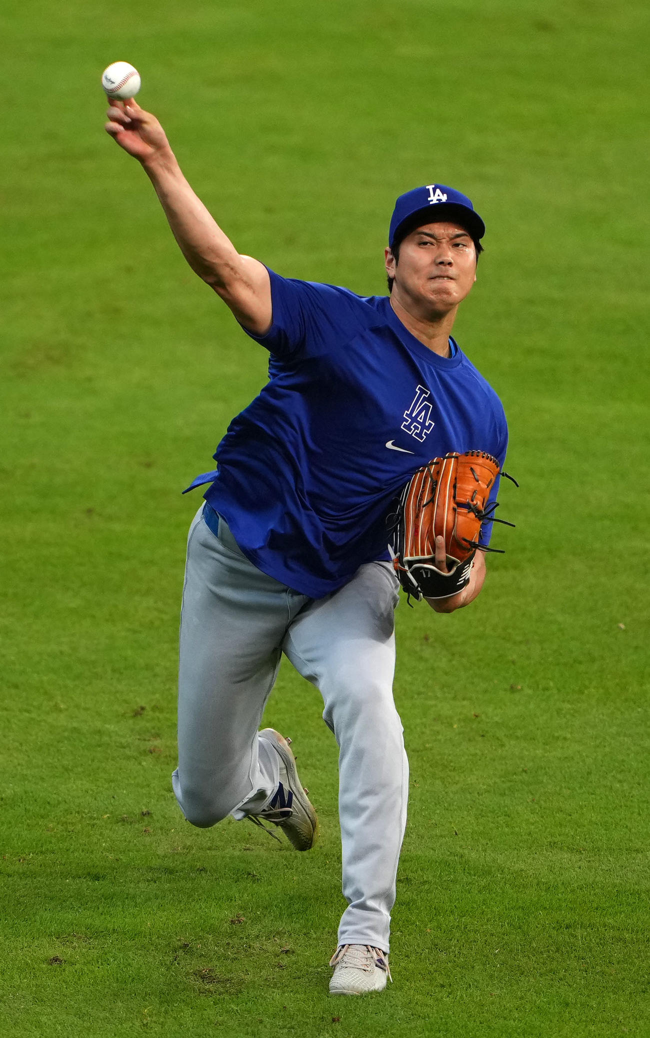 アストロズ対ドジャース　キャッチボールをするドジャース大谷（撮影・横山健太）