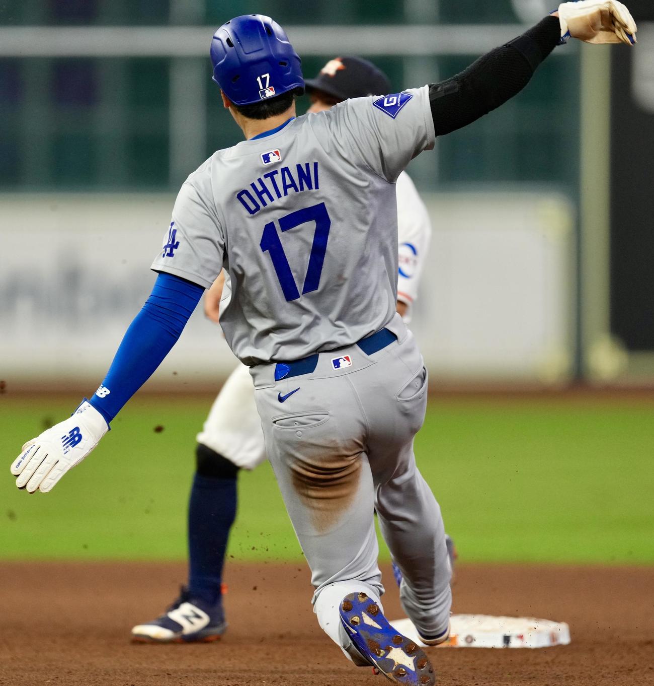 アストロズ対ドジャース　8回表ドジャース2死一塁、二盗を決める大谷（撮影・横山健太）