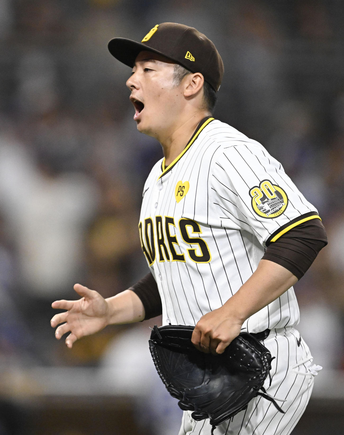 パドレス対ドジャース　大谷翔平を三振に打ち取って喜ぶパドレス松井裕樹（AP）
