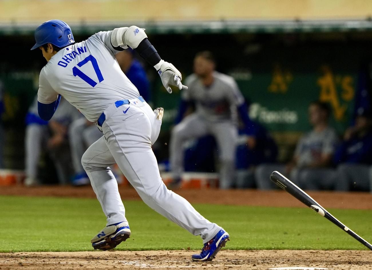 アスレチックス対ドジャース　7回表ドジャース2死満塁、一ゴロに倒れる大谷（撮影・横山健太）