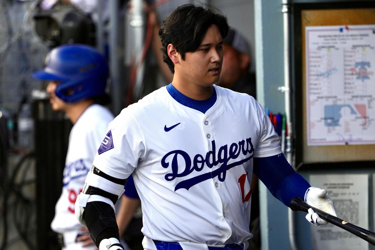 ドジャース対フィリーズ　1回裏ドジャース無死、三邪飛に倒れる大谷（撮影・横山健太）