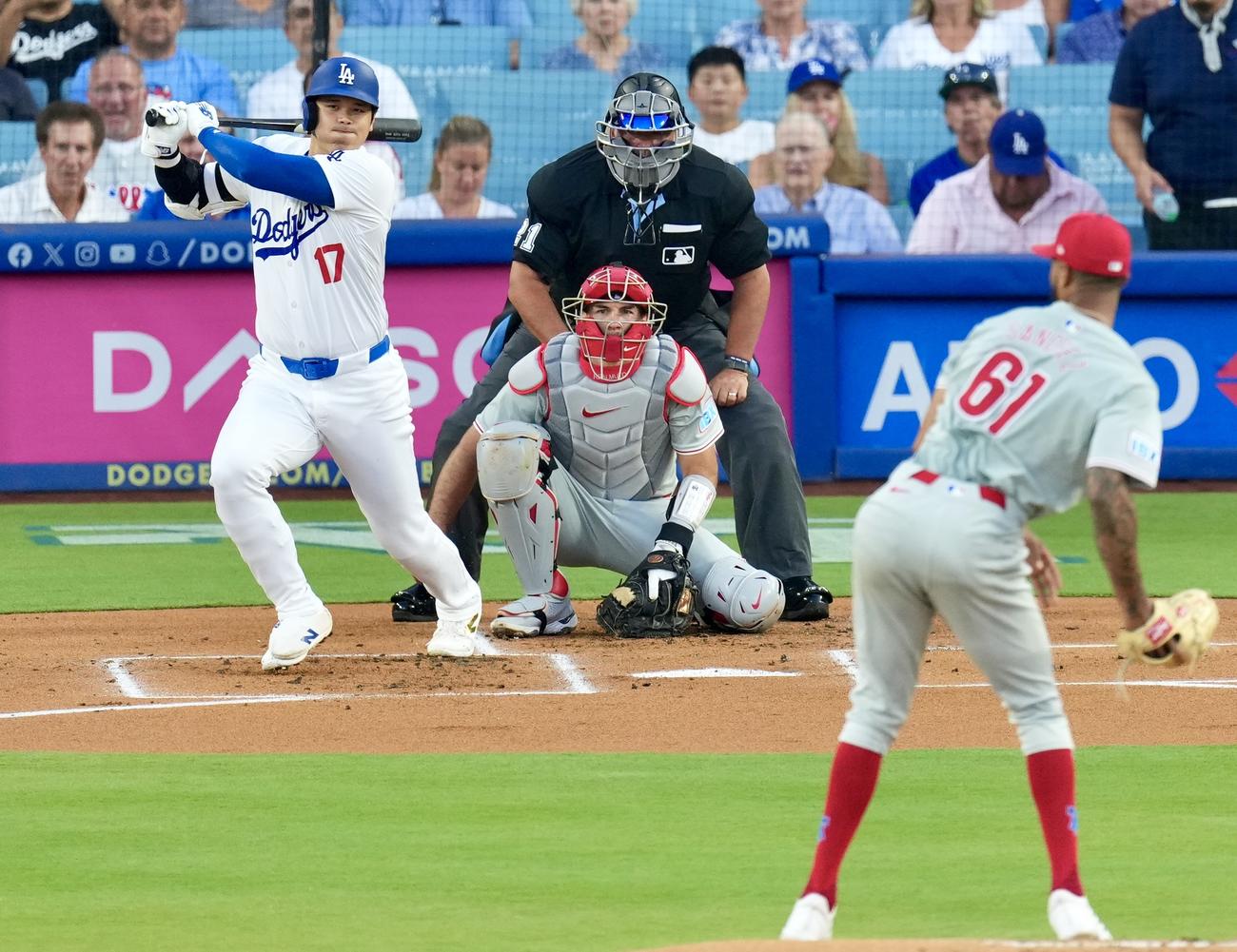 ドジャース対フィリーズ　1回裏ドジャース無死、ニゴロに倒れる大谷。投手クリストファー・サンチェス（撮影・横山健太）