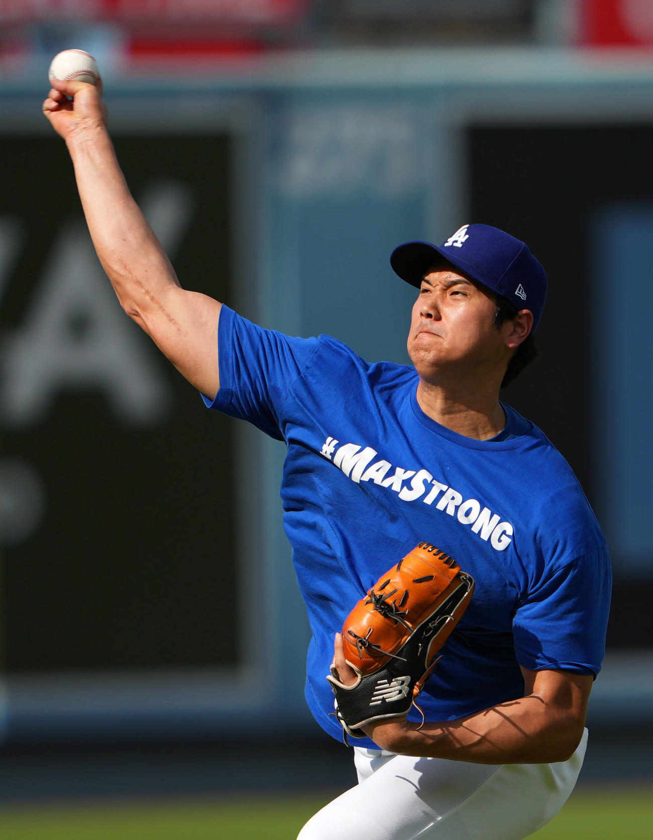 ドジャース対フィリーズ　キャッチボールをするドジャース大谷（撮影・横山健太）