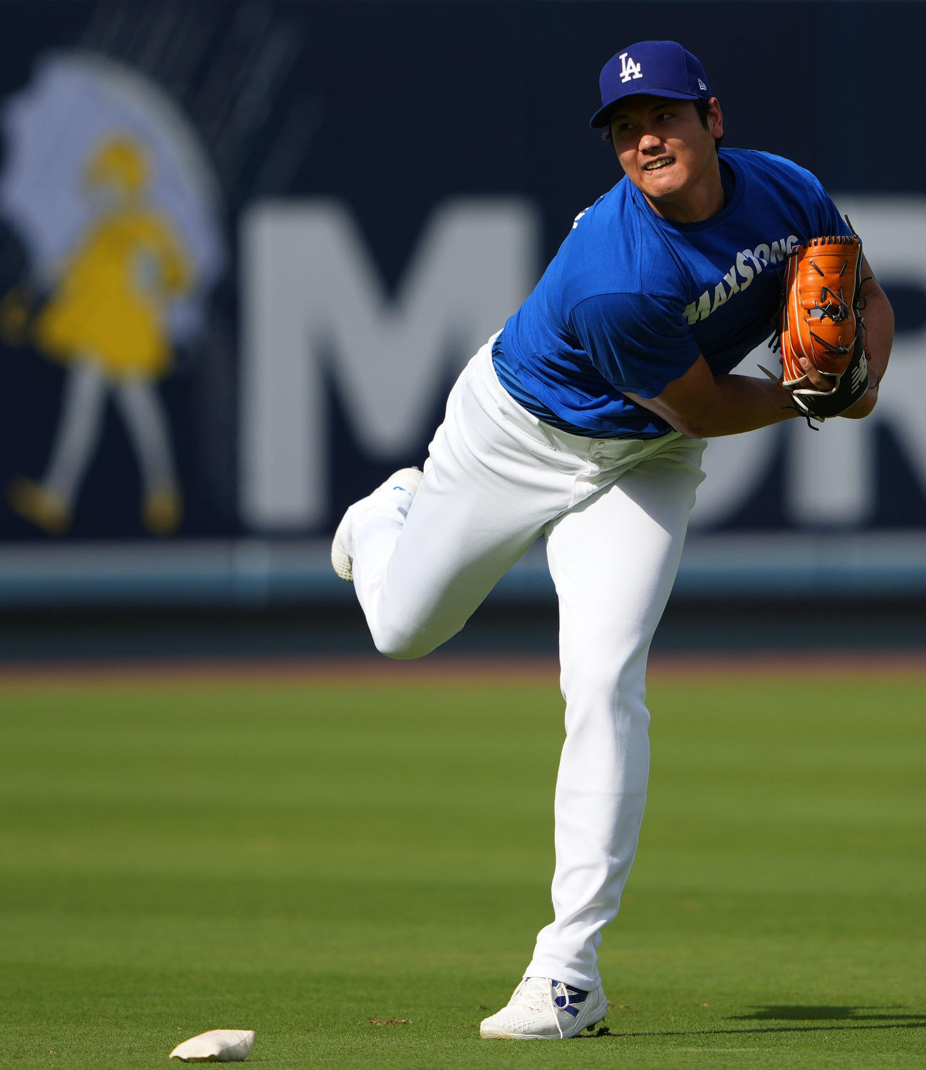 ドジャース対フィリーズ　キャッチボールをするドジャース大谷（撮影・横山健太）