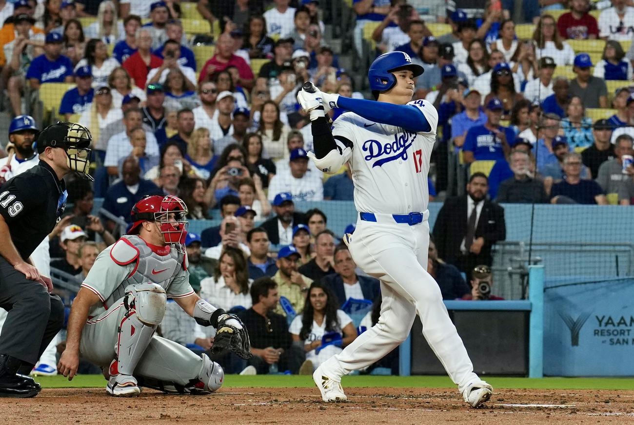 ドジャース対フィリーズ　2回裏ドジャース無死一、二塁、一ゴロに倒れる大谷（撮影・横山健太）