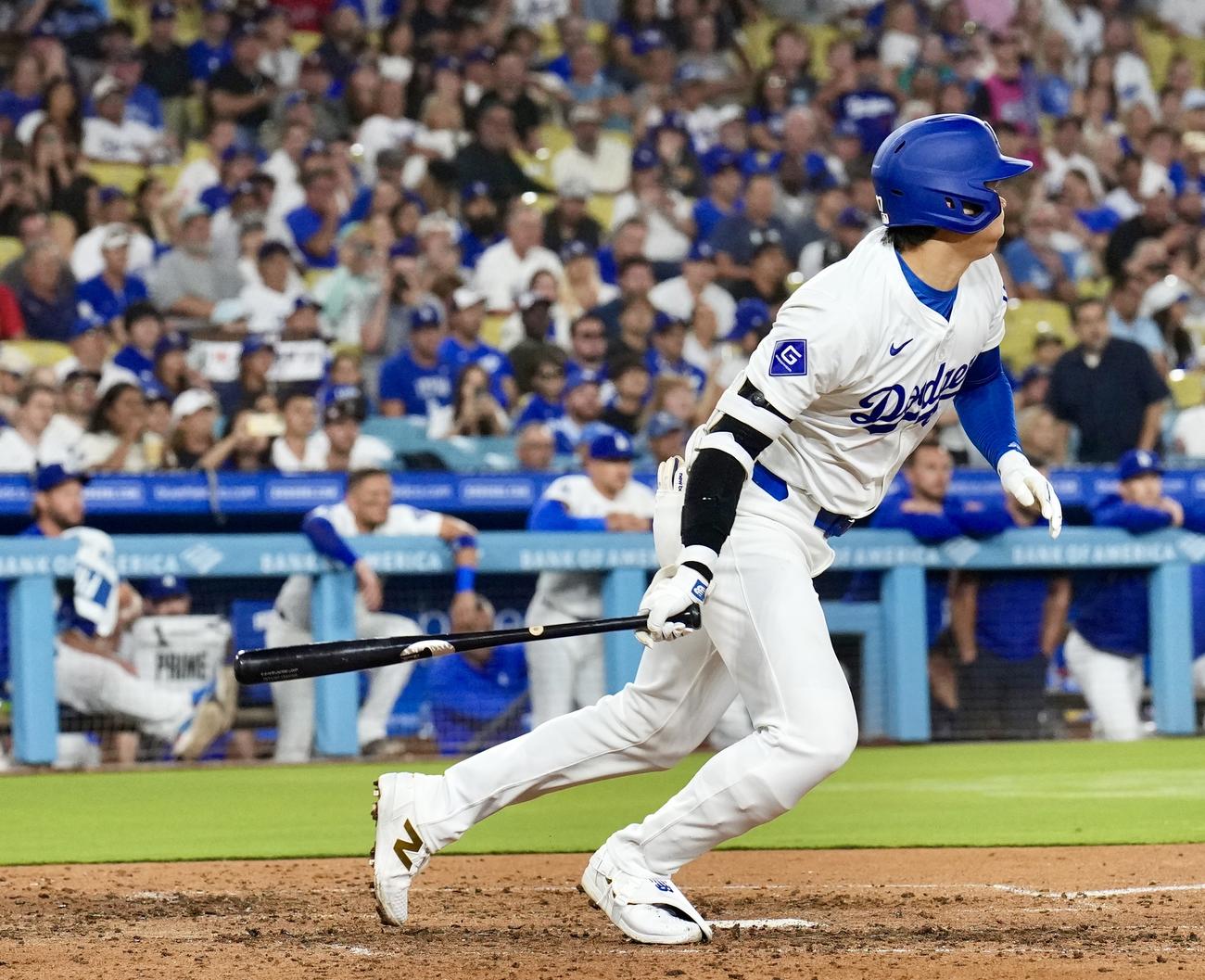 ドジャース対フィリーズ　7回裏ドジャース無死一塁、遊ゴロに倒れる大谷（撮影・横山健太）