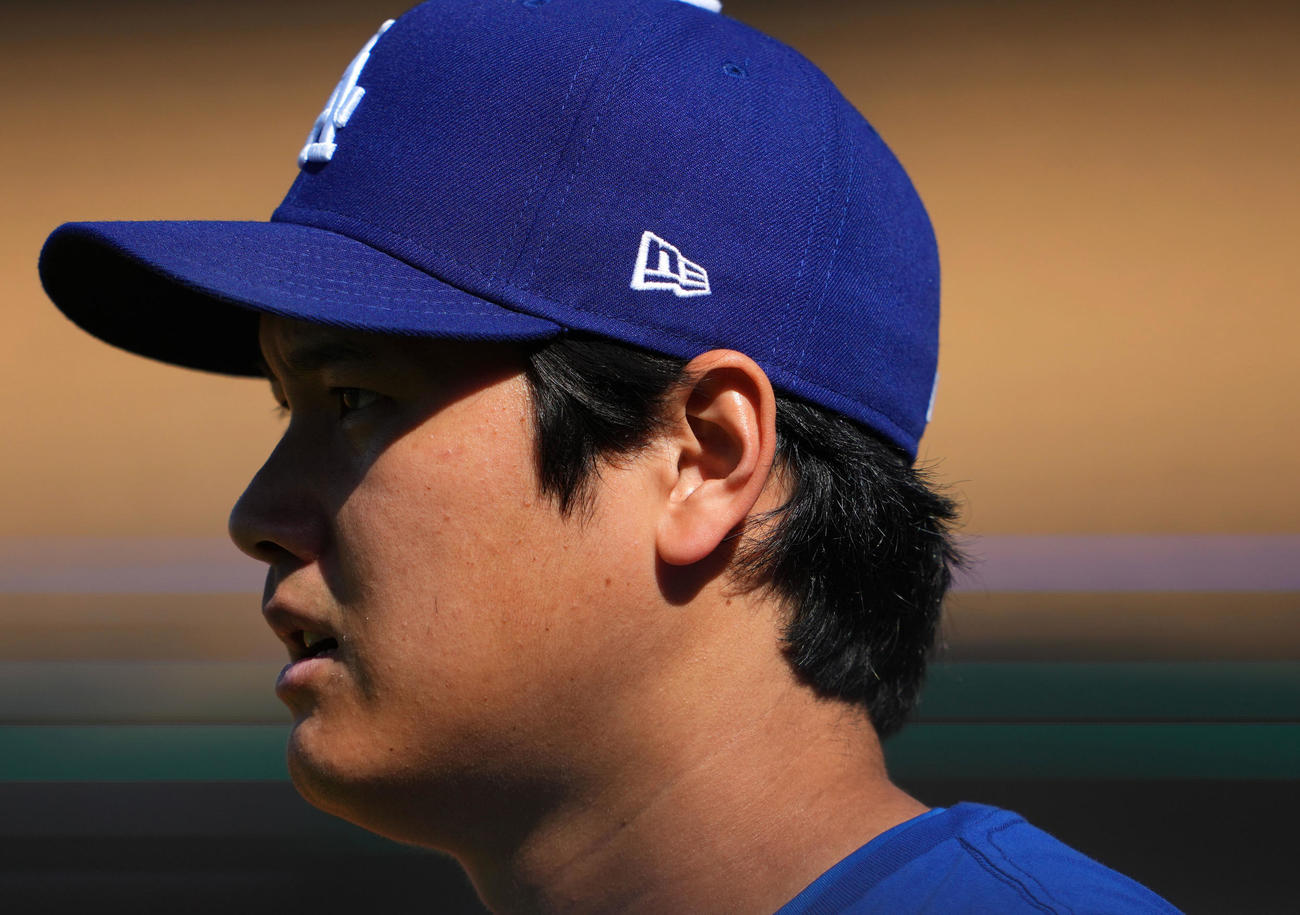 ドジャース対パイレーツ　キャッチボールへ向かうドジャース大谷（撮影・横山健太）
