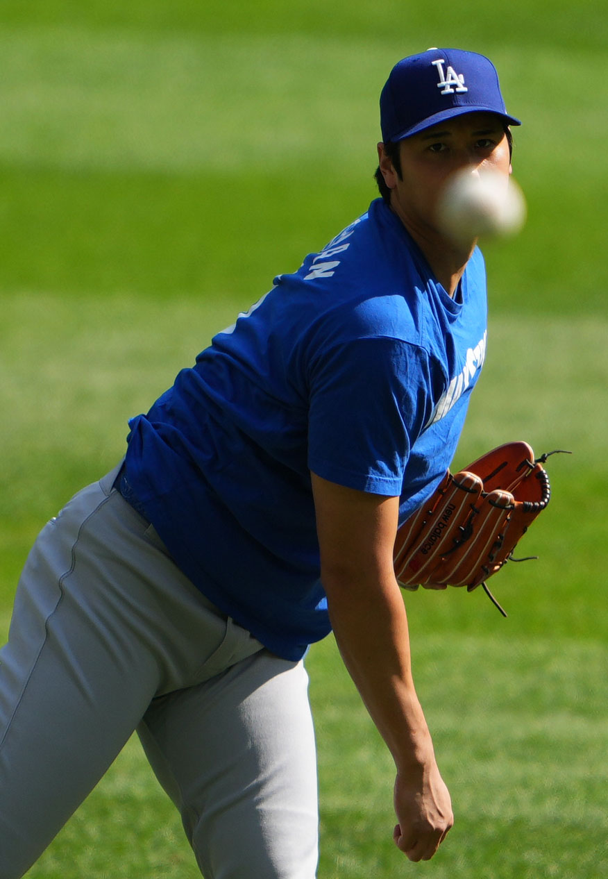 ブルワーズ対ドジャース　キャッチボールをするドジャース大谷（撮影・横山健太）