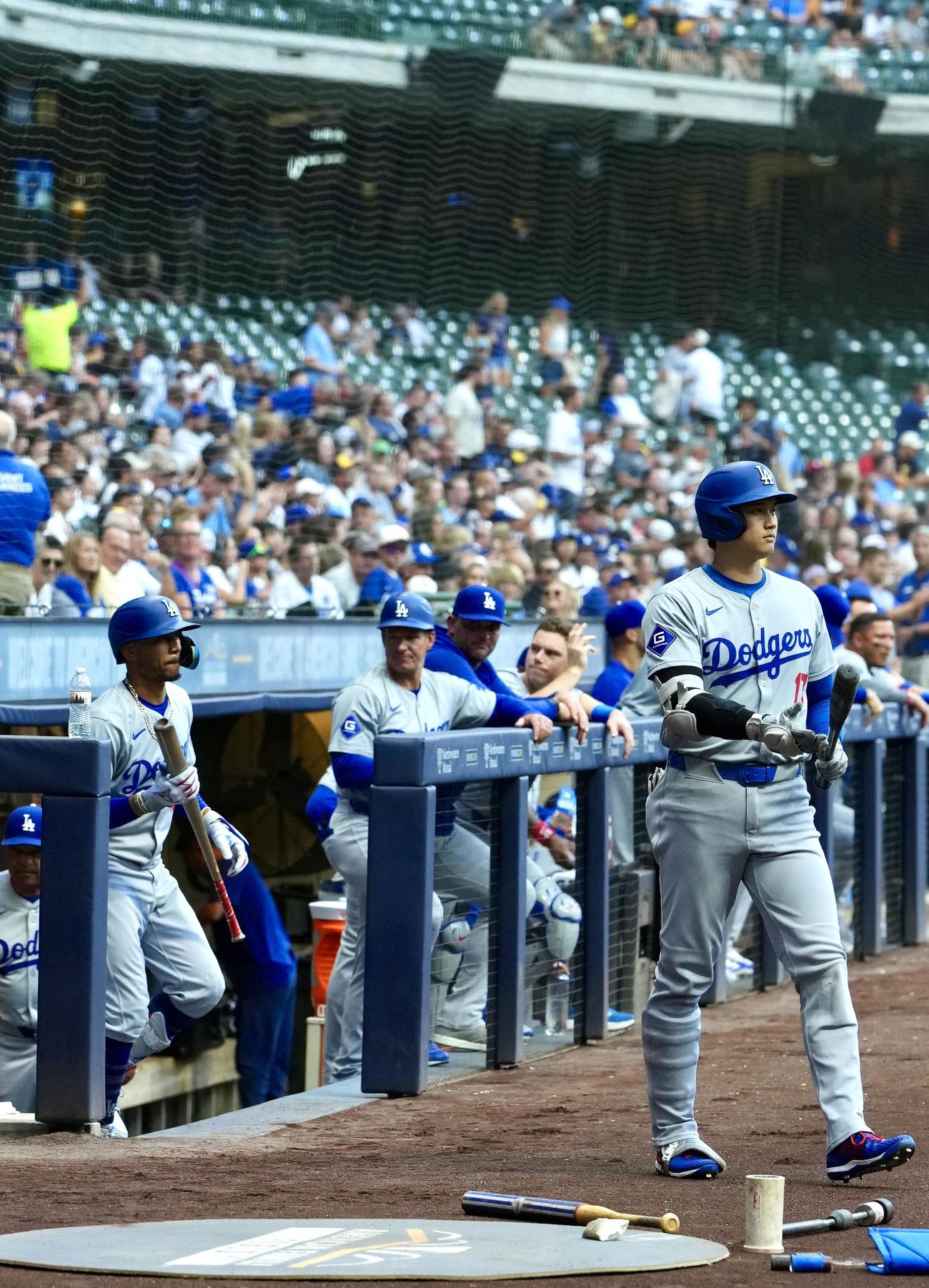 ブルワーズ対ドジャース　試合に臨むドジャース大谷とムーキー・ベッツ（左）の1、2番コンビ（撮影・横山健太）