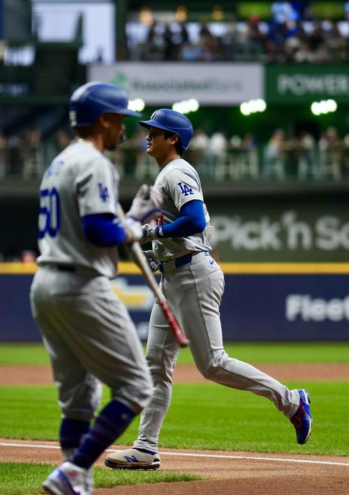 ブルワーズ対ドジャース 3回表ドジャース1死三塁、ニゴロに倒れる大谷(撮影・横山健太)
