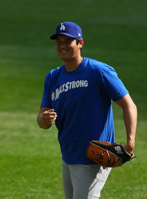 ブルワーズ対ドジャース 笑顔を見せるドジャース大谷(撮影・横山健太)
