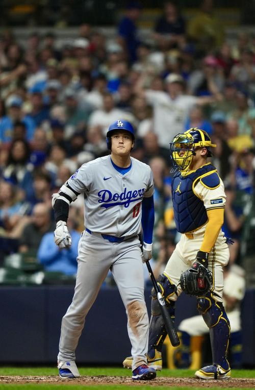 ブルワーズ対ドジャース　7回表ドジャース無死、見逃し三振に倒れる大谷（撮影・横山健太）