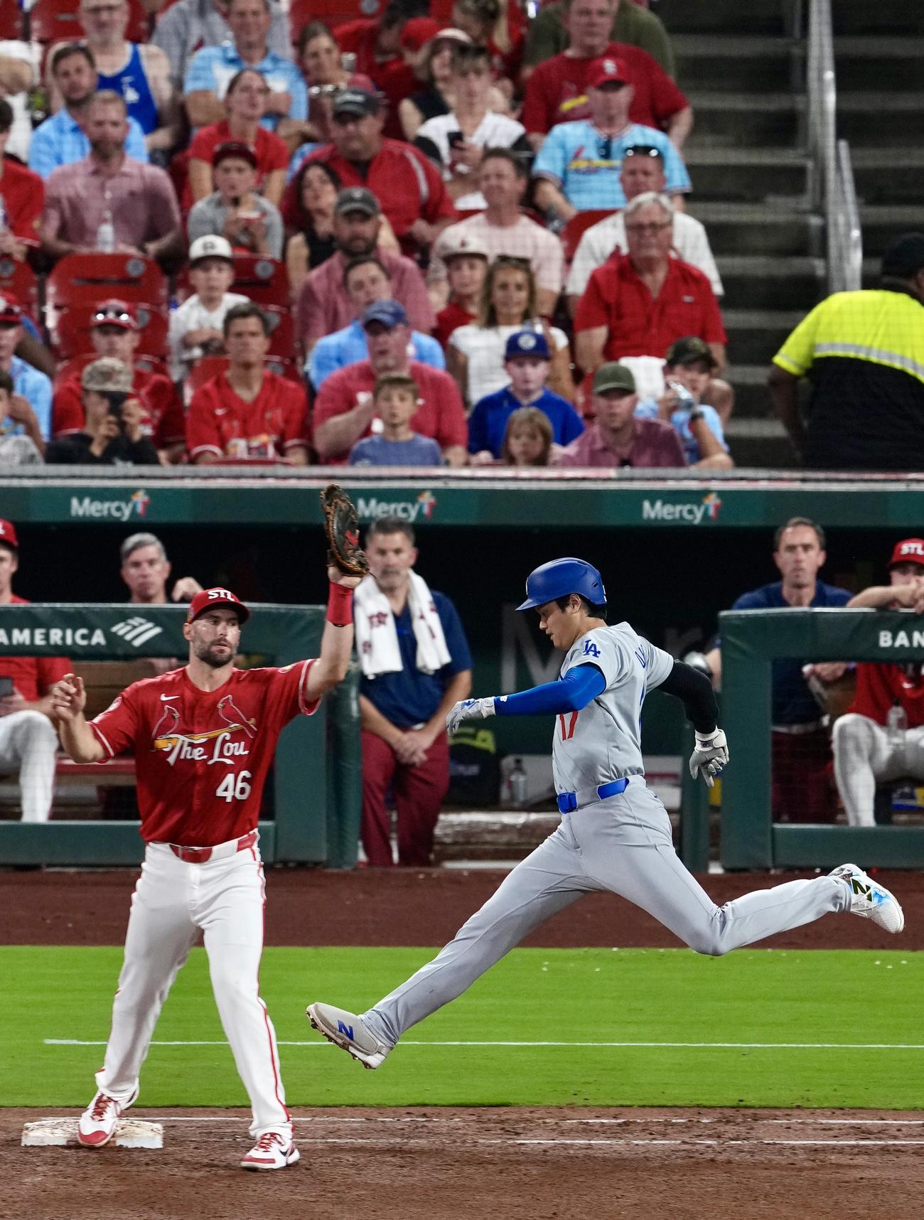 カージナルス対ドジャース　6回表ドジャース2死一塁、遊ゴロに倒れる大谷（撮影・横山健太）