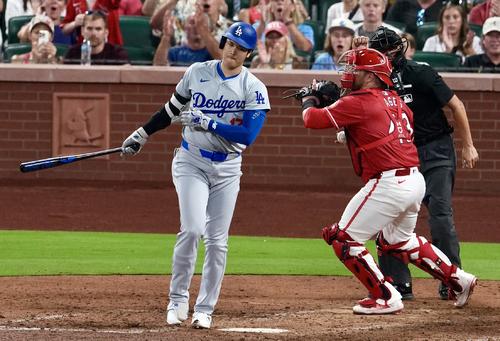 カージナルス対ドジャース 9回表ドジャース1死、空振り三振に倒れる大谷(撮影・横山健太)