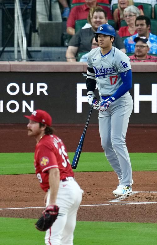 カージナルス対ドジャース 2回表ドジャース2死二塁、二直に倒れる大谷。投手マイコラス(撮影・横山健太)