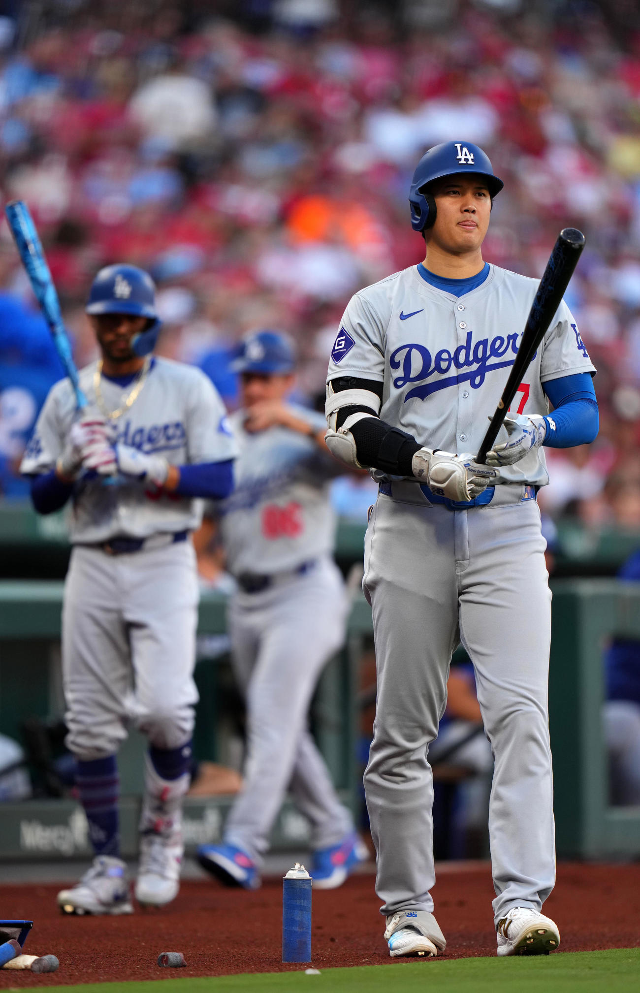 カージナルス対ドジャース　試合に臨むドジャース大谷とベッツ（左）（撮影・横山健太）