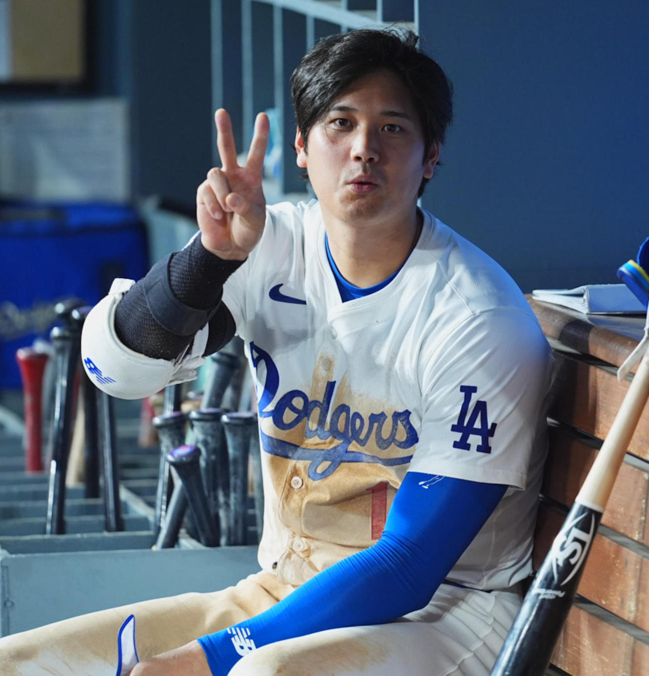 ドジャース対マリナーズ　試合中、ベンチでおどけた表情を見せる大谷（撮影・菅敏）