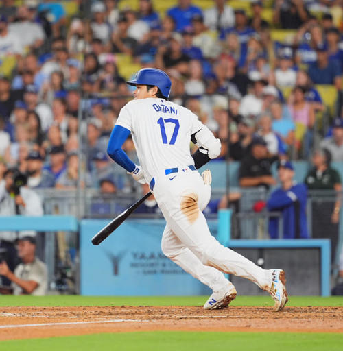 ドジャース対マリナーズ　4回裏ドジャース2死一塁、投ゴロに倒れる大谷（撮影・菅敏）