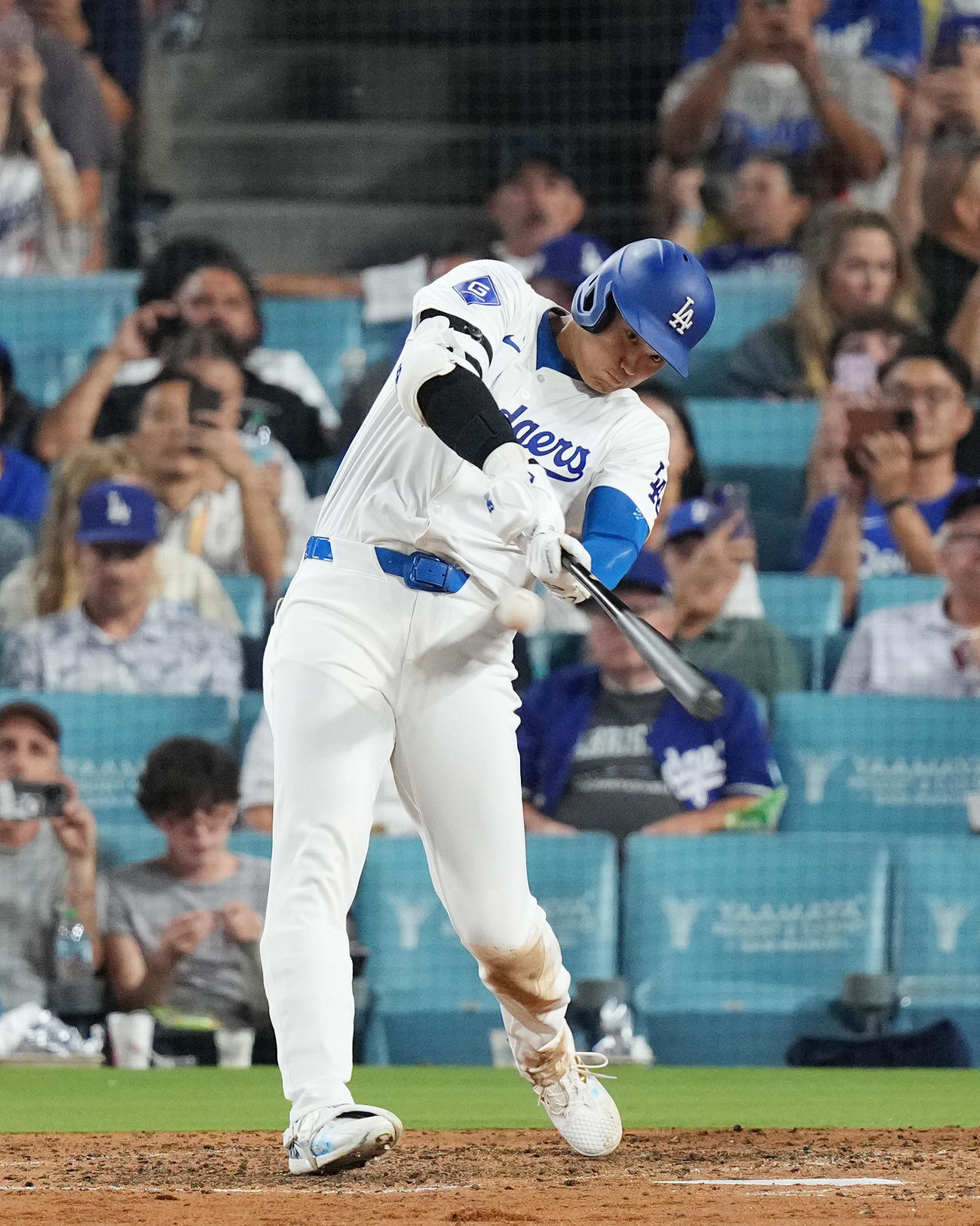 ドジャース対マリナーズ　5回裏ドジャース1死、右前打を放つ大谷（撮影・菅敏）