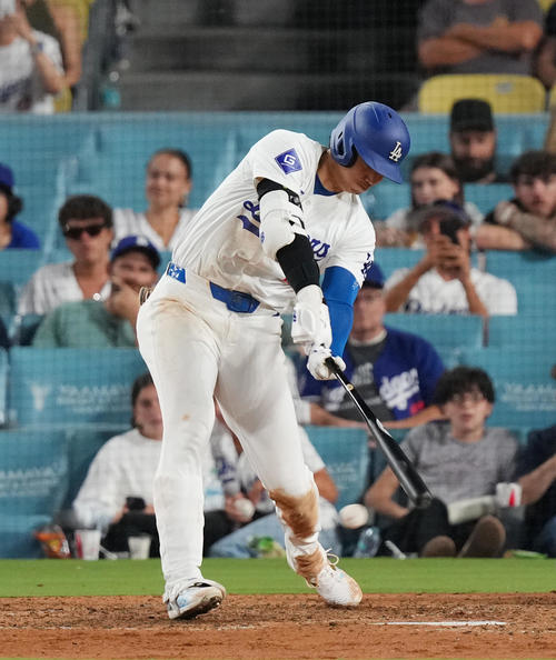 ドジャース対マリナーズ　8回裏ドジャース1死一塁、一ゴロに倒れる大谷（撮影・菅敏）
