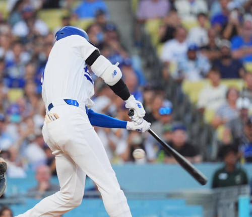 ドジャース対マリナーズ　1回裏ドジャース無死、空振りの三振に倒れる大谷（撮影・菅敏）
