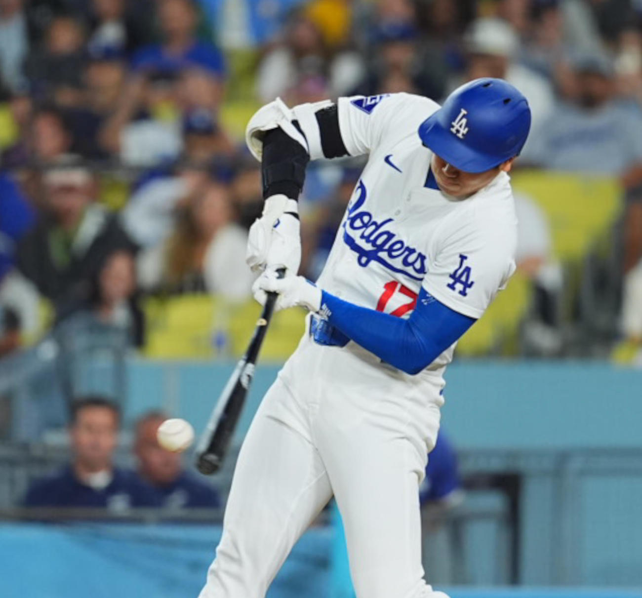 ドジャース対レイズ　4回裏ドジャース無死、遊内野安打を放つ大谷（撮影・菅敏）