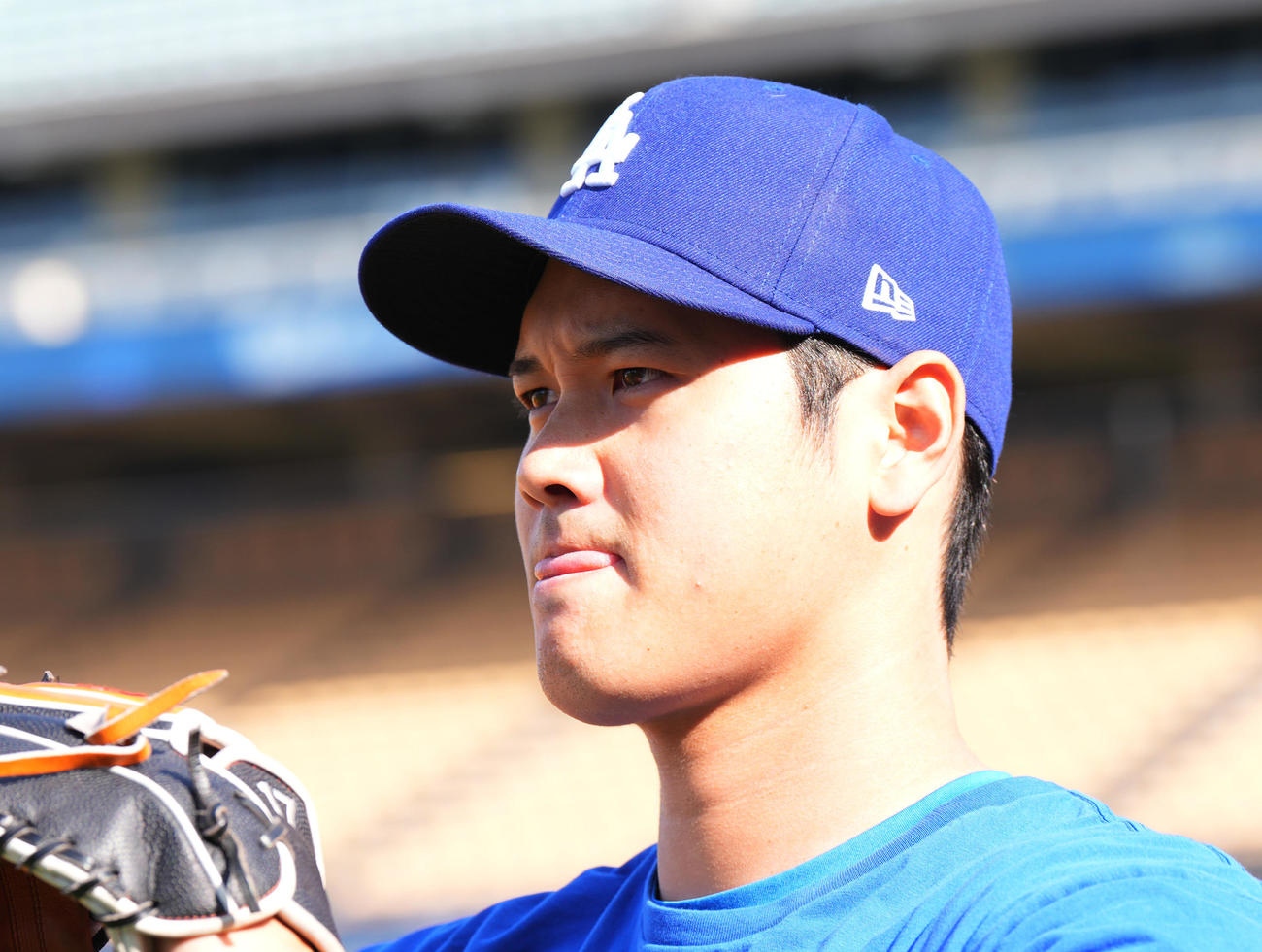 ドジャース対レイズ　散髪し、さわやかな表情で練習をするドジャース大谷（撮影・菅敏）