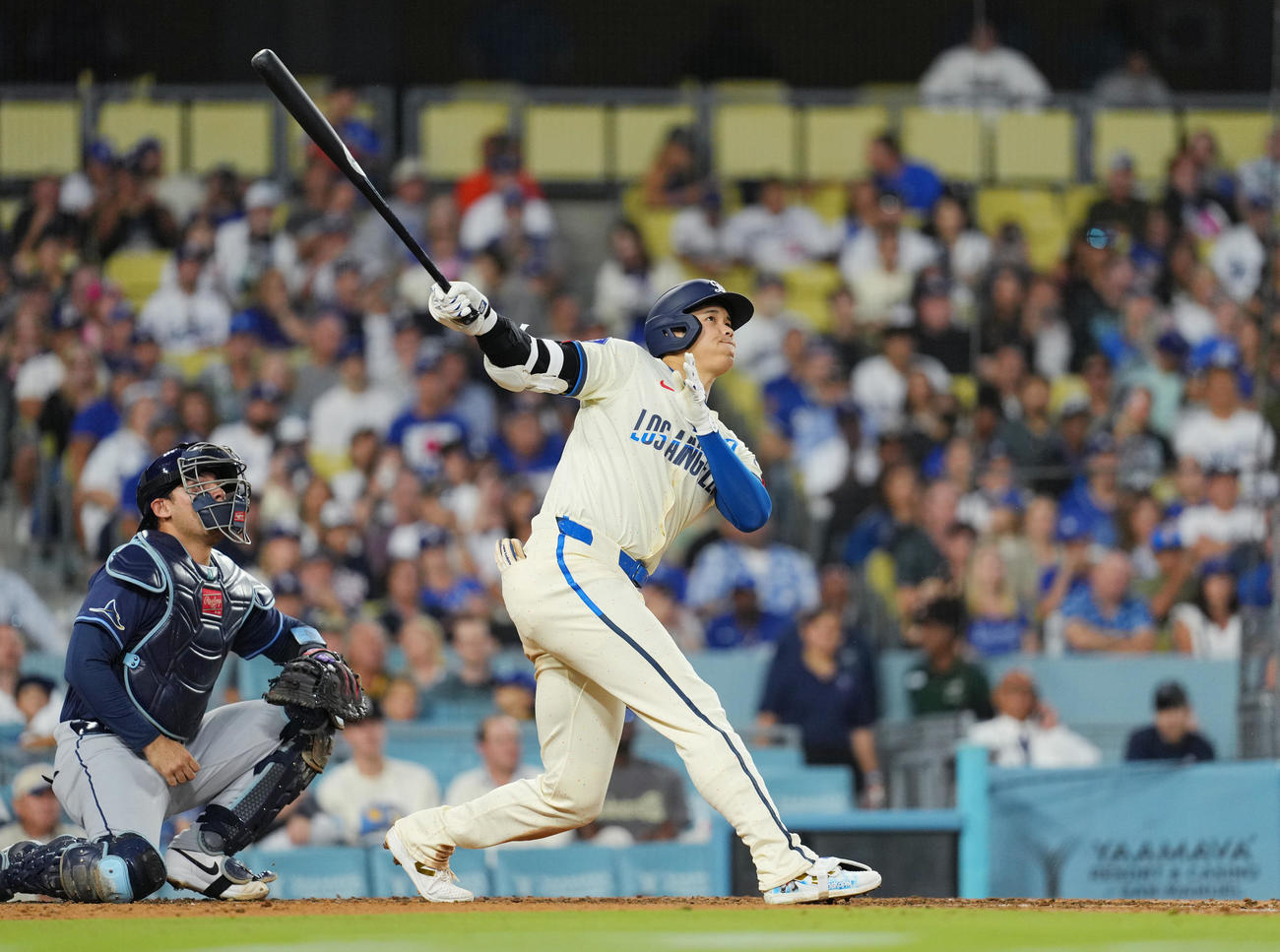 ドジャース対レイズ　5回裏ドジャース1死一塁、右越えに41号2点本塁打を放つ大谷（撮影・菅敏）