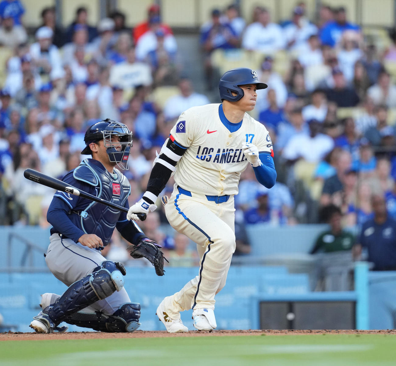 ドジャース対レイズ　1回裏ドジャース無死、右前打を放つ大谷（撮影・菅敏）