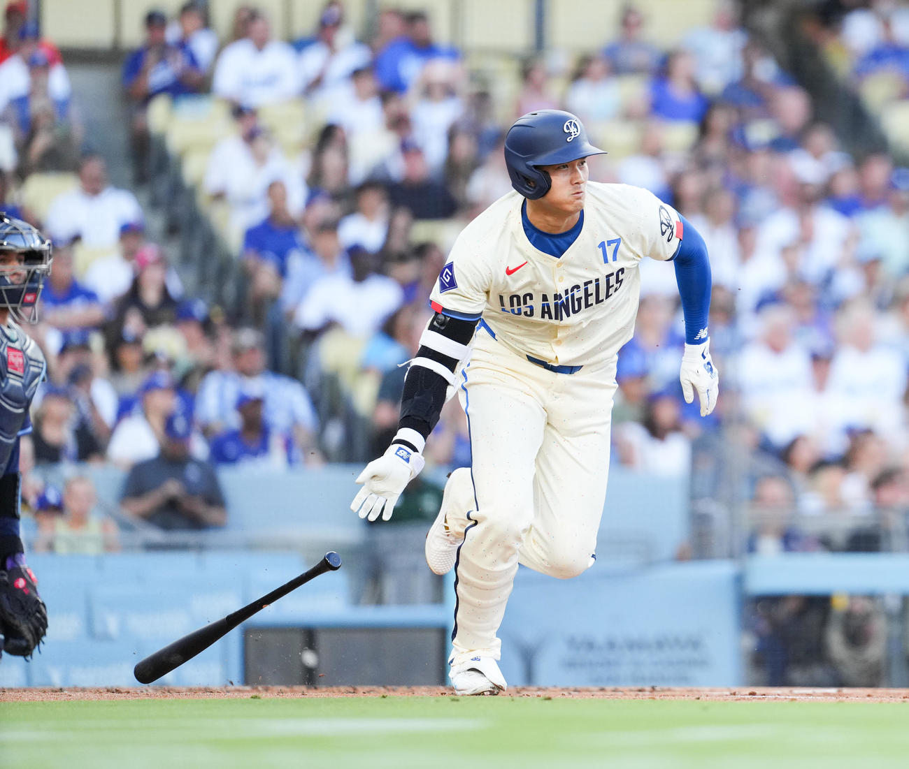 ドジャース対レイズ　1回裏ドジャース無死、右前打を放つ大谷（撮影・菅敏）