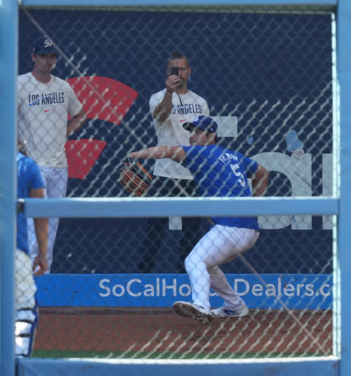 ドジャース対レイズ　試合前、ブルペンで投球練習をするドジャース大谷（撮影・菅敏）